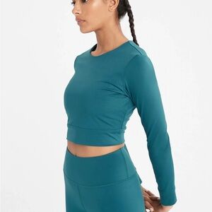 Banana Republic Active Long Sleeve Crop Compression Top in Blue Size M EUC